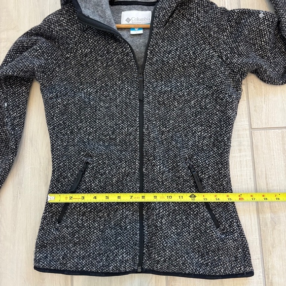 Columbia fleece jacket , Size Small , black&white, outdoor , hiking - Picture 12 of 12